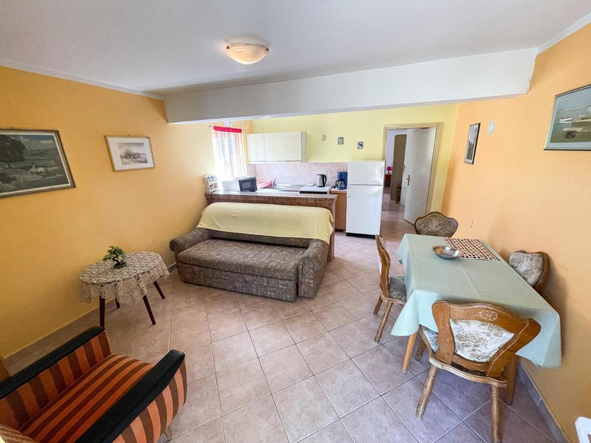 Apartmani Leonarda Jadranovo Exterior photo