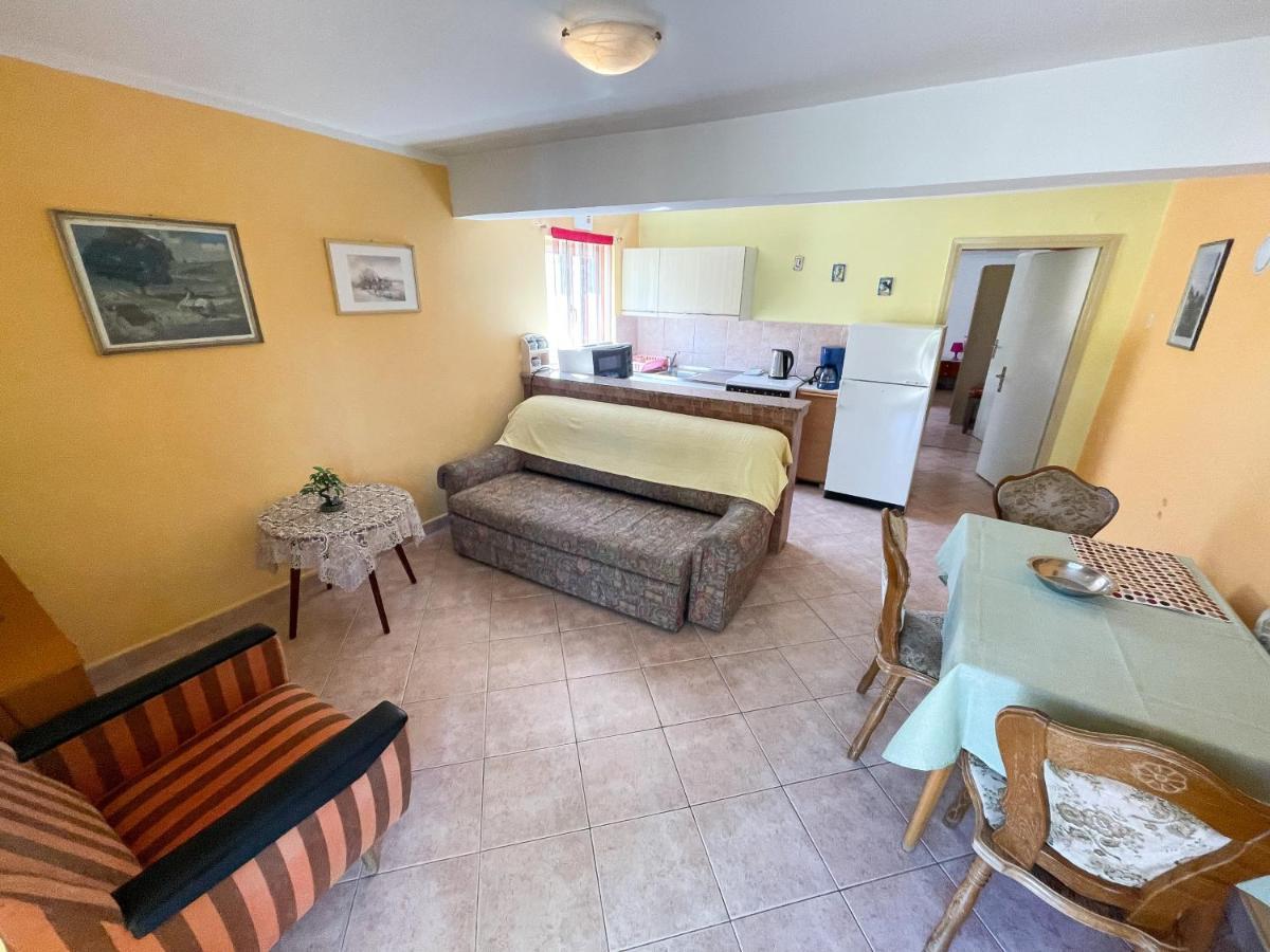 Apartmani Leonarda Jadranovo Exterior photo