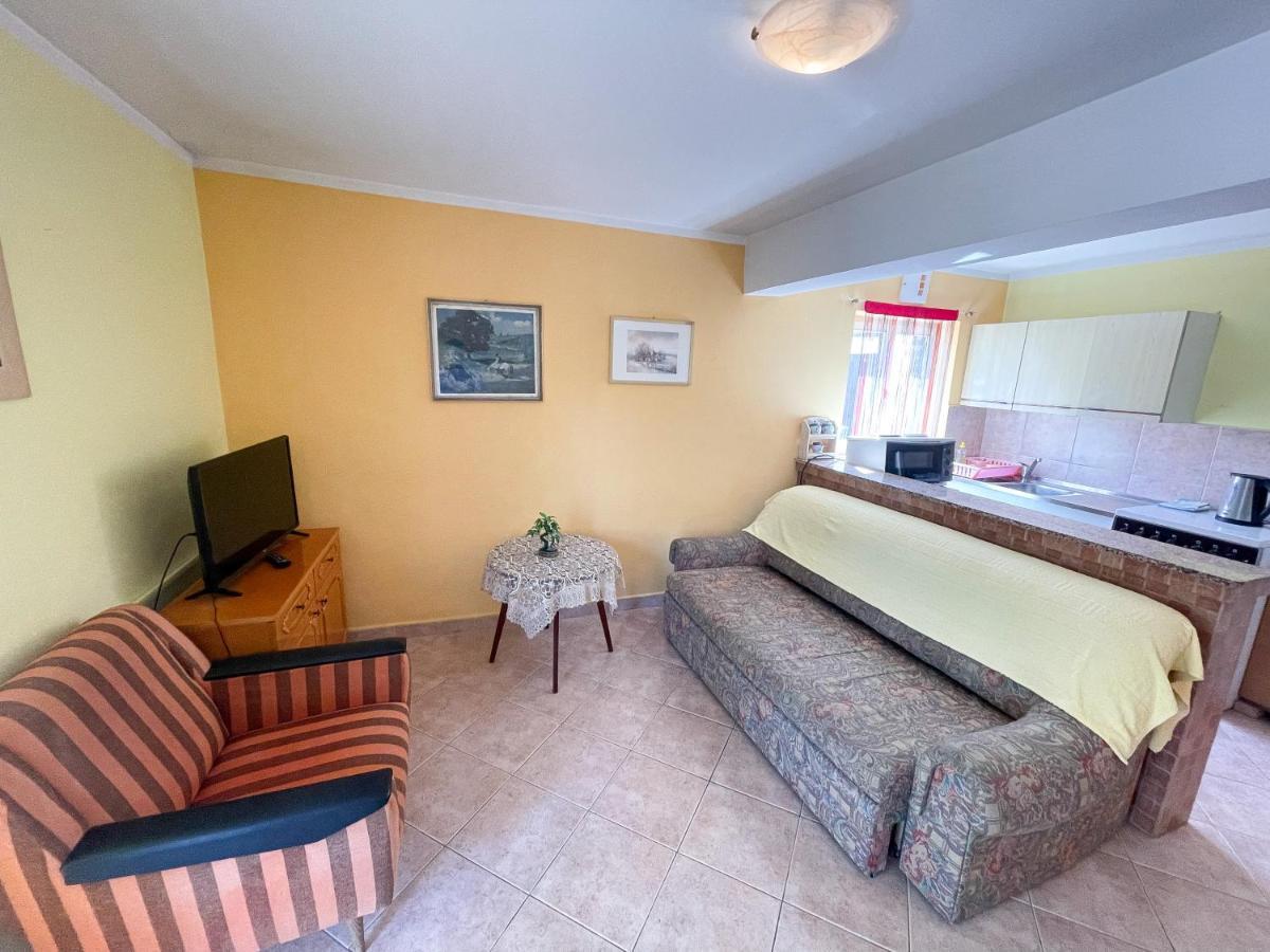 Apartmani Leonarda Jadranovo Exterior photo